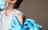 کودکان ۵ تا ۱۱ ساله با سابقه بیماری واکسن کرونا بزنند