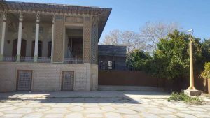 ساخت سازه سیمانی در عرصه باغ عفیف آباد شیراز
